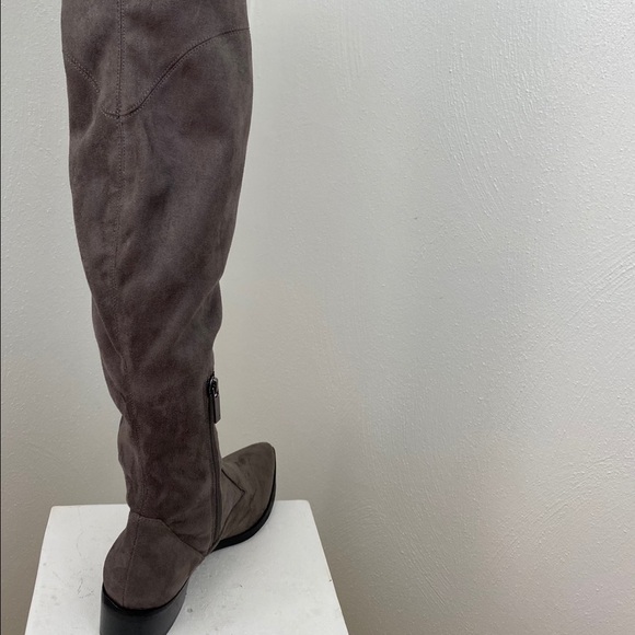 Soft Knee Hi Boot. Marc Fisher Ltd. Taupe. Sz 51/2 - Picture 13 of 13